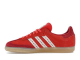 Vista lateral do Adidas Adidas Samba OG Valentine's Day mostrando design do cabedal e logo da marca