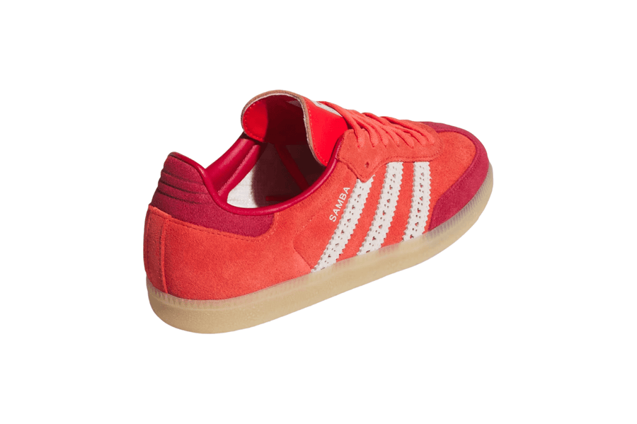 Vista superior do Adidas Adidas Samba OG Valentine's Day mostrando abertura, lingueta e cadarços
