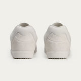Vista traseira do Adidas adidas Samba Og x Dingyun Zhang White Vapour mostrando calcanheira e detalhes do solado