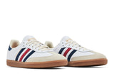 Vista frontal do Adidas adidas Samba Og x Sporty & Rich USA mostrando biqueira e costuras