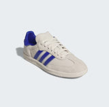 Vista superior do Adidas adidas Samba x Humanrace Navy Aluminum mostrando abertura, lingueta e cadarços