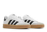 Vista frontal do Adidas adidas Samba XLG Cloud White mostrando biqueira e costuras