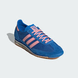 Vista traseira do Adidas adidas SL 72 Og Bright Royal Pink Spark mostrando calcanheira e detalhes do solado