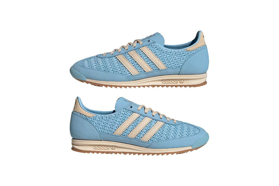 Vista frontal do Adidas Adidas SL 72 OG Clear Sky Sand Strata Cream White mostrando biqueira e costuras