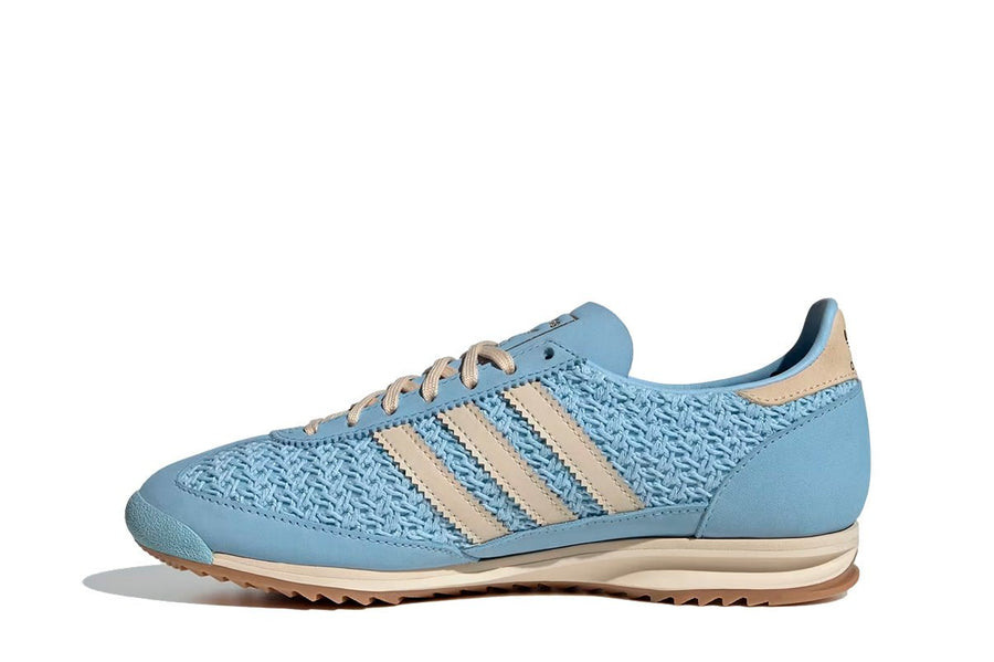 Vista lateral do Adidas Adidas SL 72 OG Clear Sky Sand Strata Cream White mostrando design do cabedal e logo da marca