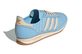 Vista superior do Adidas Adidas SL 72 OG Clear Sky Sand Strata Cream White mostrando abertura, lingueta e cadarços