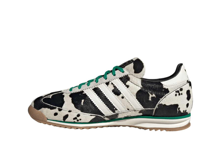 Vista lateral do Adidas Adidas SL 72 Og Court Green Cow Print mostrando design do cabedal e logo da marca