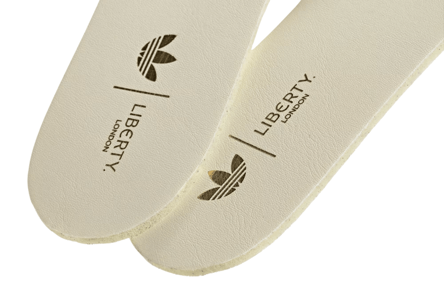 Vista na caixa do Adidas Adidas SL 72 OG Liberty London Better Scarlet mostrando embalagem original da marca
