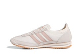 Vista lateral do Adidas Adidas SL 72 OG Off White Wonder Taupe Wonder White mostrando design do cabedal e logo da marca