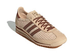 Vista traseira do Adidas Adidas SL 72 OG Sand Strata Preloved Brown Cream White mostrando calcanheira e detalhes do solado