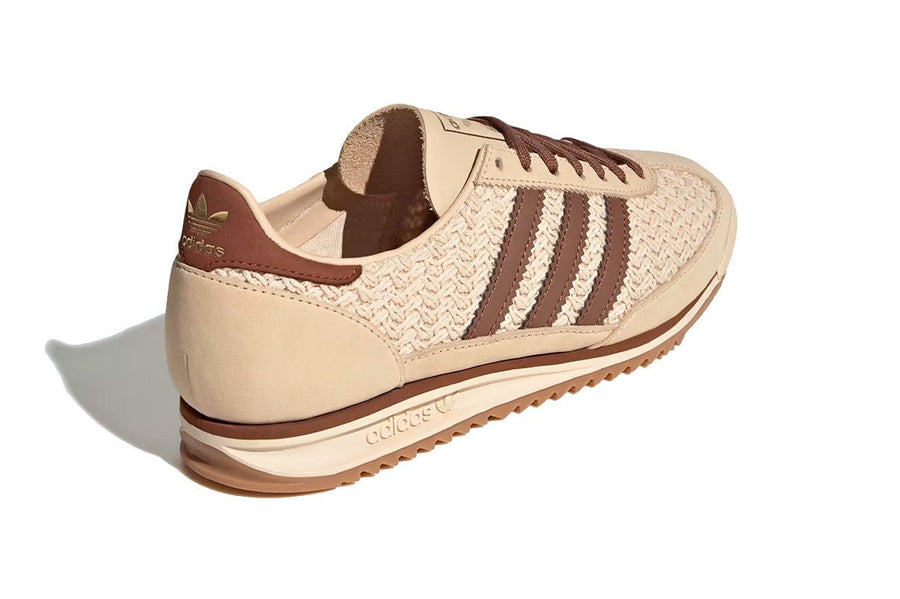 Vista superior do Adidas Adidas SL 72 OG Sand Strata Preloved Brown Cream White mostrando abertura, lingueta e cadarços