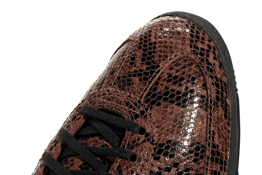 Vista frontal do Adidas Adidas SL 72 OG Snakeskin Preloved Brown mostrando biqueira e costuras