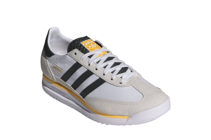 Vista traseira do Adidas adidas SL 72 RS Cloud White Core Black Spark mostrando calcanheira e detalhes do solado