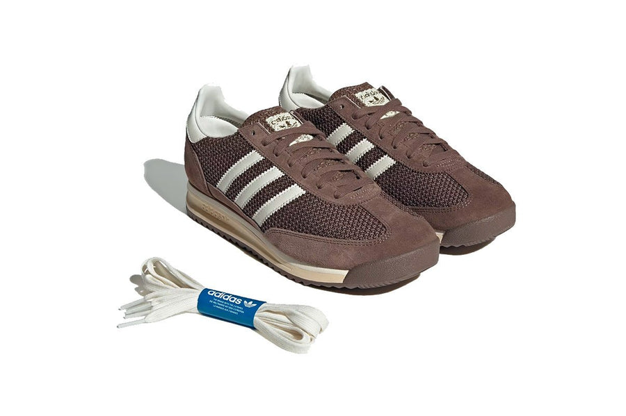 Vista traseira do Adidas Adidas SL 72 RS Earth Strata Warm Vanilla mostrando calcanheira e detalhes do solado