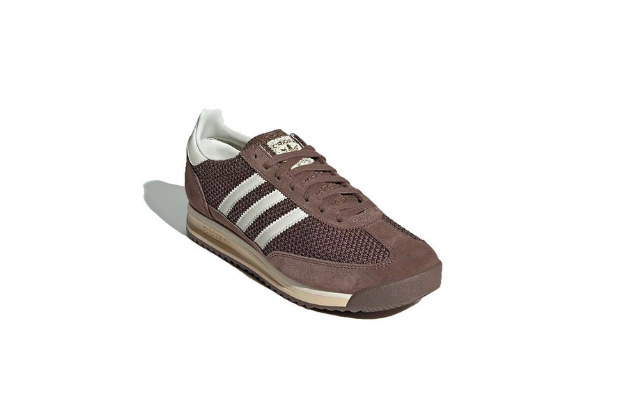 Vista frontal do Adidas Adidas SL 72 RS Earth Strata Warm Vanilla mostrando biqueira e costuras