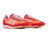 Vista frontal do Adidas adidas SL 72 Og Solar Red Lavander mostrando biqueira e costuras