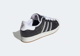 Vista traseira do Adidas adidas Superstar x Korn 30th Anniversary mostrando calcanheira e detalhes do solado