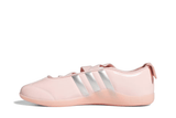 Vista lateral do Adidas Adidas Taekwondo Caroline Hu x CLOT Pink Silver mostrando design do cabedal e logo da marca