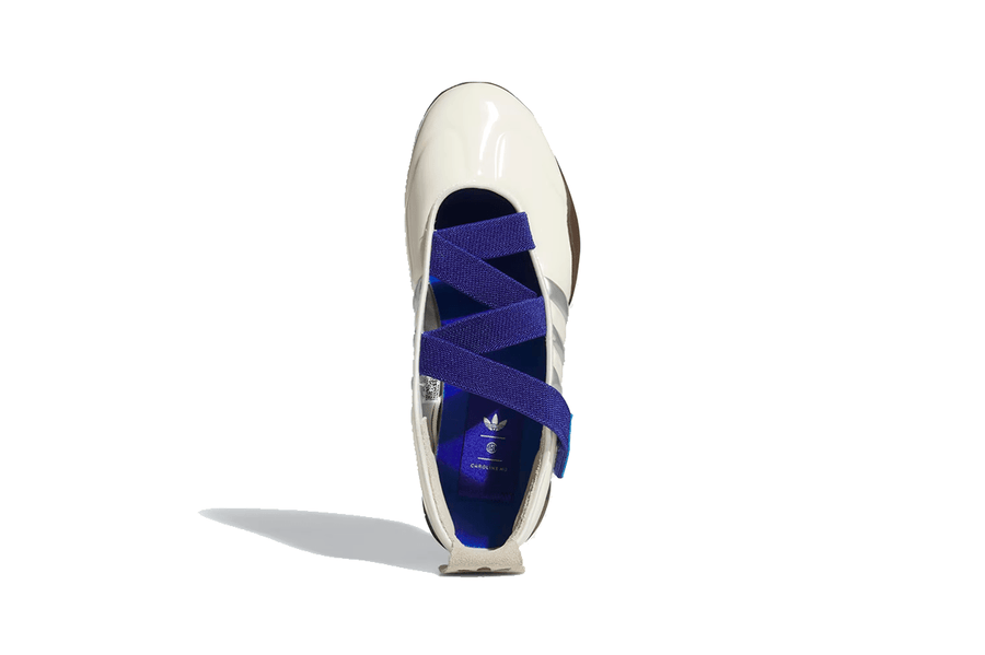 Vista em detalhe do Adidas Adidas Taekwondo Caroline Hu x CLOT White Royal mostrando textura do material e acabamento