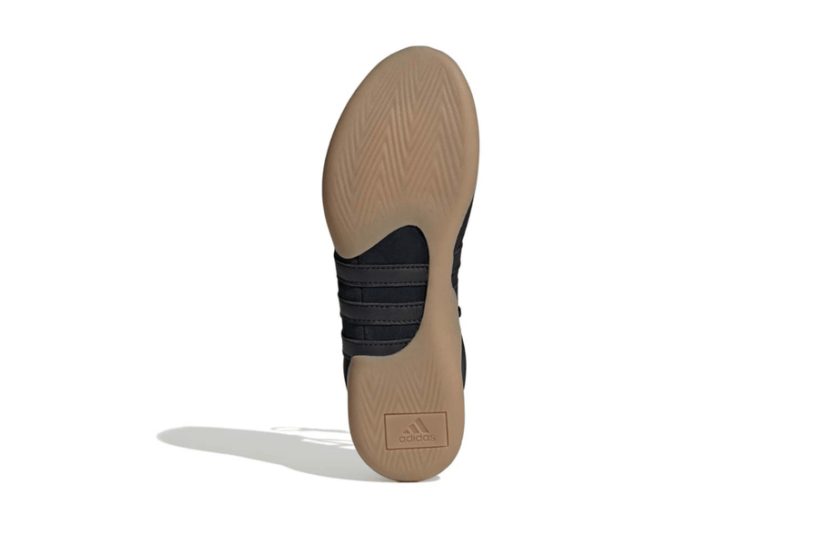 Vista superior do Adidas Adidas Taekwondo Mei Ballet Black Gum mostrando abertura, lingueta e cadarços