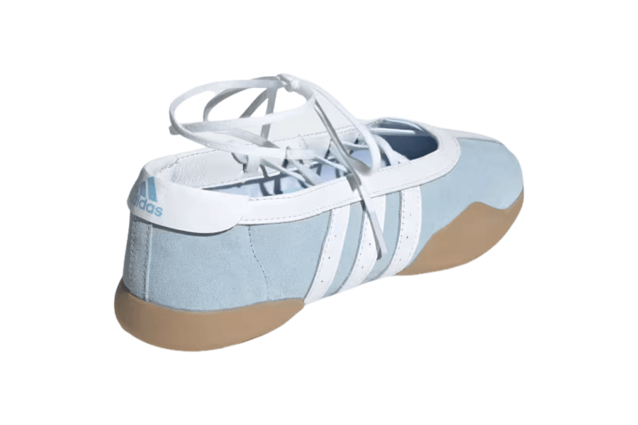Vista superior do Adidas Adidas Taekwondo Mei Ballet Clear Sky Gum mostrando abertura, lingueta e cadarços