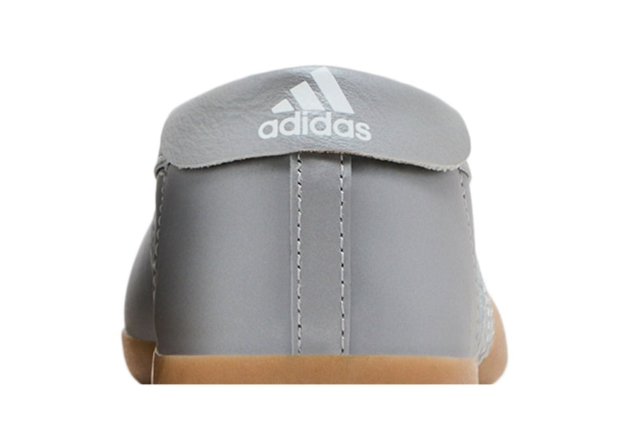 Vista do solado do Adidas Adidas Taekwondo Mei Ballet Silver Metallic Prateado mostrando padrão de tração e tecnologia de amortecimento