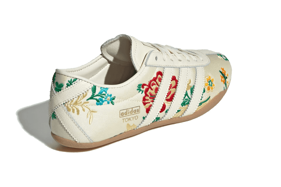 Vista traseira do Adidas Adidas Tokyo Crew White Floral Embroidery mostrando calcanheira e detalhes do solado