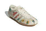 Vista lateral do Adidas Adidas Tokyo Crew White Floral Embroidery mostrando design do cabedal e logo da marca