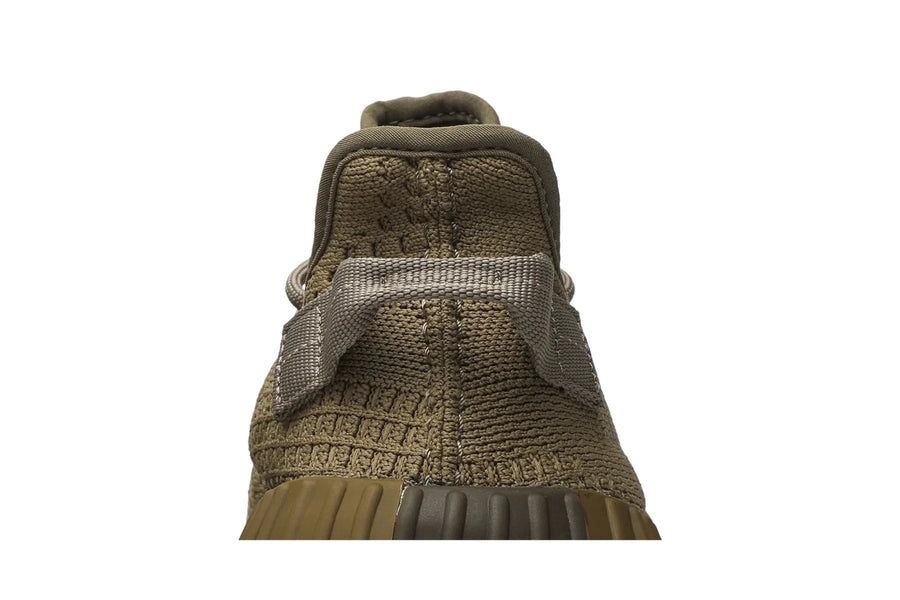 Vista do solado do Yeezy Adidas Yeezy Boost 350 V2 Earth mostrando padrão de tração e tecnologia de amortecimento