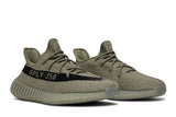 Vista frontal do Yeezy adidas Yeezy Boost 350 V2 Granite mostrando biqueira e costuras