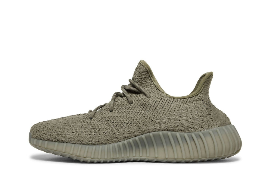 Vista lateral do Yeezy adidas Yeezy Boost 350 V2 Granite mostrando design do cabedal e logo da marca