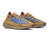 Vista frontal do Yeezy Adidas Yeezy Boost 380 Blue Oat mostrando biqueira e costuras