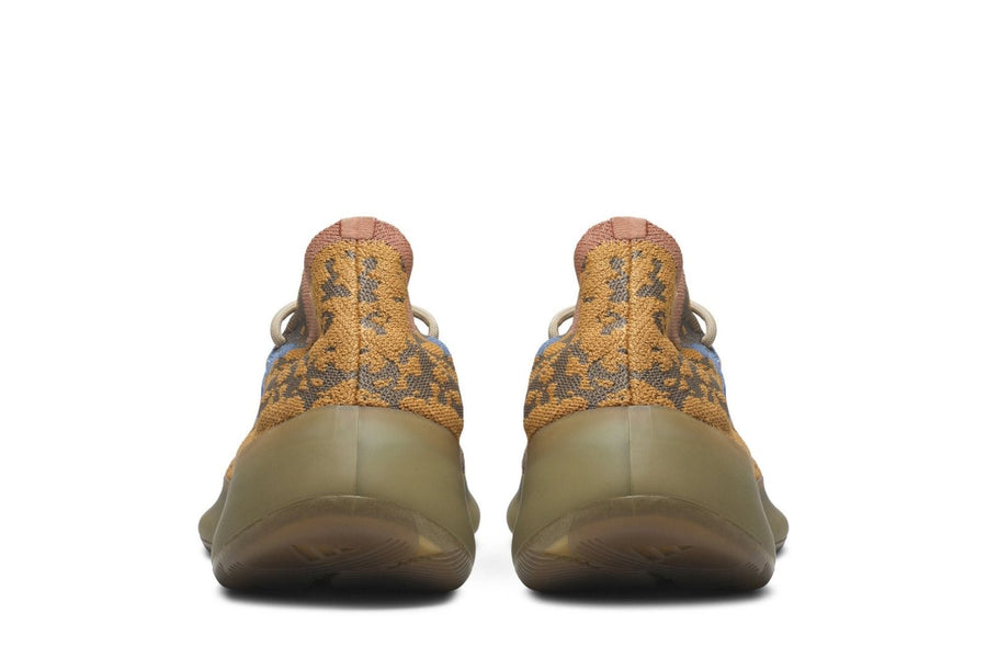 Vista superior do Yeezy Adidas Yeezy Boost 380 Blue Oat mostrando abertura, lingueta e cadarços