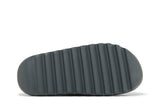 Vista traseira do Adidas adidas Yeezy Slide Slate Marine Azul Escuro mostrando calcanheira e detalhes do solado