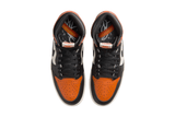 Vista superior do Jordan Nike Air Jordan 1 High OG Shattered Backboard mostrando abertura, lingueta e cadarços