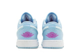 Vista superior do Jordan Nike Air Jordan 1 Low Aquarius Blue mostrando abertura, lingueta e cadarços