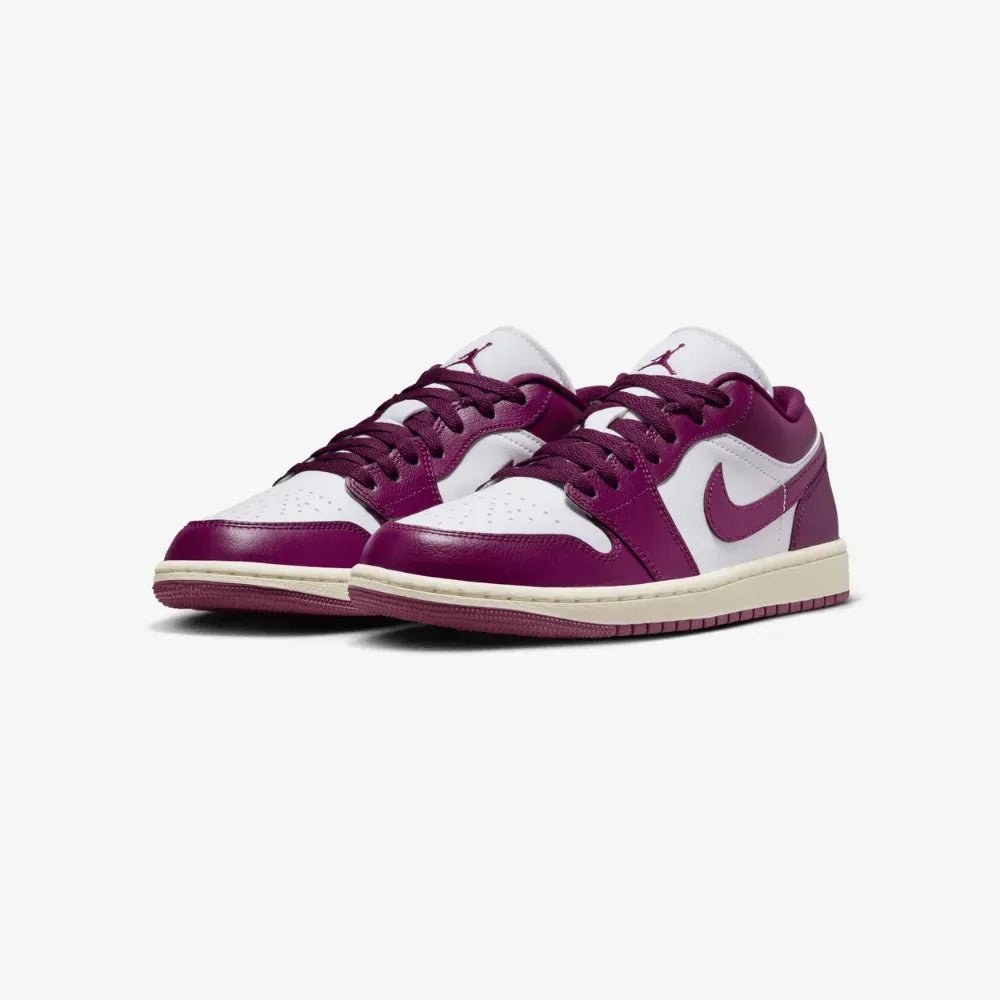 Tênis Nike Air Jordan 1 Low Bordeaux Roxo por R$ 1.499,99 em até