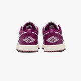 Vista traseira do Jordan Nike Air Jordan 1 Low Bordeaux mostrando calcanheira e detalhes do solado