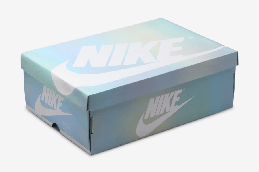 Vista na caixa do Jordan Nike Air Jordan 1 Low "Lunar New Year" Photon Dust mostrando embalagem original da marca