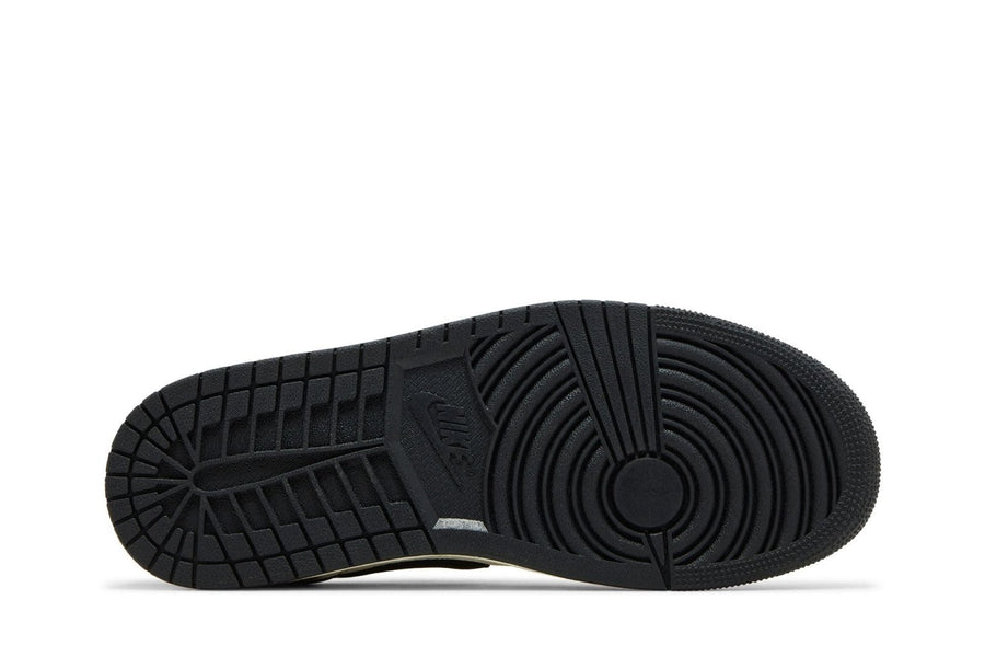 Vista traseira do Jordan Nike Air Jordan 1 Low Og Rookie of Year mostrando calcanheira e detalhes do solado