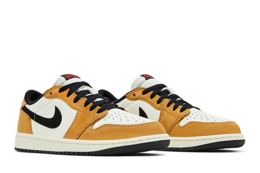 Vista frontal do Jordan Nike Air Jordan 1 Low Og Rookie of Year mostrando biqueira e costuras