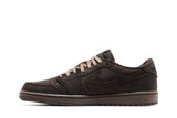 Vista lateral do Jordan Nike Air Jordan 1 Low Og Sp x Travis Scott Velvet Brown mostrando design do cabedal e logo da marca
