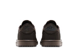 Vista superior do Jordan Nike Air Jordan 1 Low Og Sp x Travis Scott Velvet Brown mostrando abertura, lingueta e cadarços