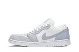 Vista lateral do Jordan Nike Air Jordan 1 Low Paris mostrando design do cabedal e logo da marca