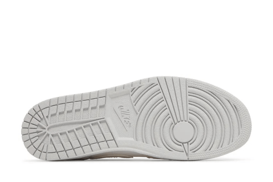 Vista superior do Jordan Nike Air Jordan 1 Low SE Craft Inside Out White Phantom mostrando abertura, lingueta e cadarços