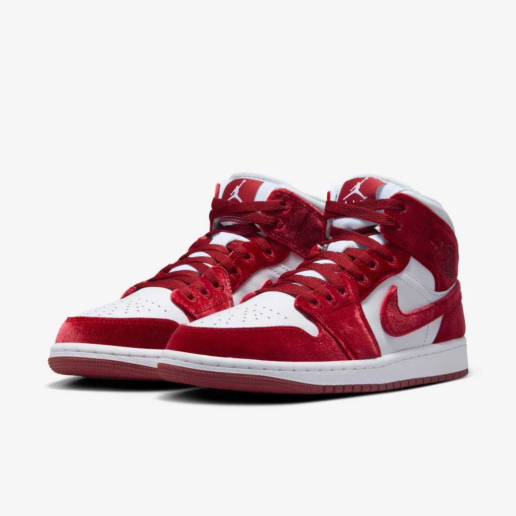 Tênis Air Jordan 1 Mid SE Red Velvet Vermelho - Jordan - FZ3334100