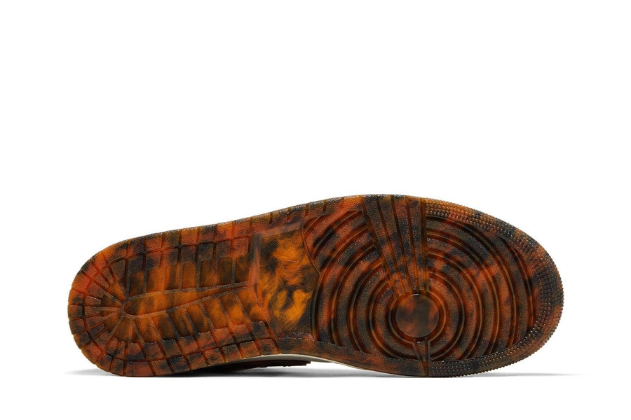 Vista traseira do Jordan Nike Air Jordan 1 Retro High OG Year of the Snake "Xuanwu" mostrando calcanheira e detalhes do solado