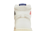 Vista frontal do Jordan Nike Air Jordan 1 Retro High Rare Air Sail Cinnabar mostrando biqueira e costuras