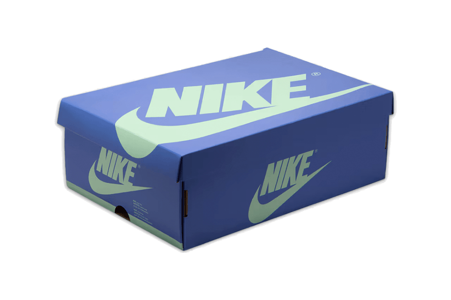 Vista na caixa do Jordan Nike Air Jordan 1 Retro Low OG Zion Williamson Voodoo Alternate mostrando embalagem original da marca