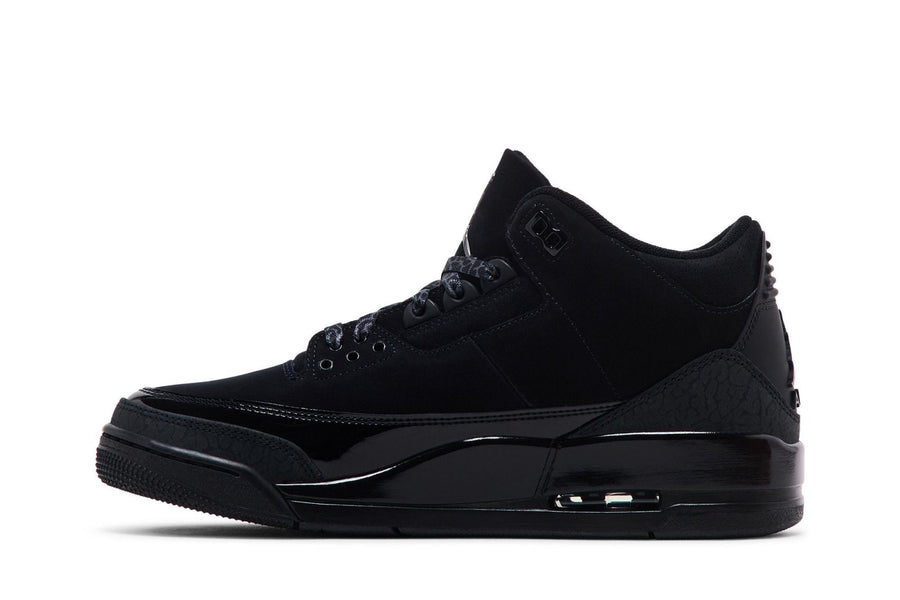 Vista lateral do Jordan Nike Air Jordan 3 Retro Black Cat mostrando design do cabedal e logo da marca